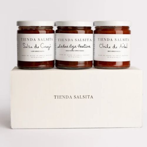 The image shows three jars of salsa labeled "Tienda Salsita" on a white box.